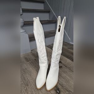 White Western-Style Women's Boots